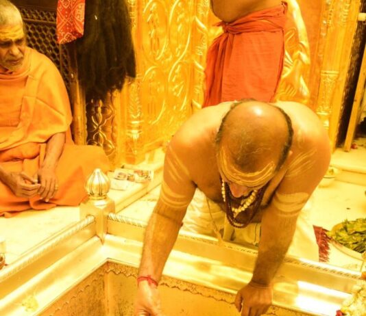 बम भोले के जयकारों के गूंज उठे शिवालय, हर तरफ माहौल भक्तिमय