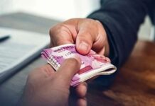 राजस्व विभाग के लेखपाल ने फरियादी से मांगे पांच लाख रुपये की रंगदारी,एसडीएम ने किया सस्पेंड,कराया एफआईआर