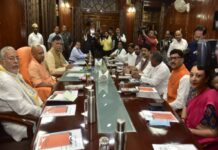 सीएम योगी आदित्यनाथ ने की सर्वदलीय बैठक, अखिलेश यादव की जगह पहुंचे इंद्रजीत सरोज