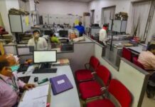 गुड न्यूज : तीन वर्ष से एक ही कुर्सी पर कुंडली मार कर बैठे सरकारी कर्मचारी होंगे इधर से उधर आदेश जारी