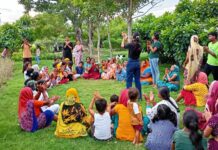 लोकतांत्रिक चुनाव एवं भारतीय राजनीति में महिलाओं की भागीदारी हेतु आयोजित मोहल्ला सभा