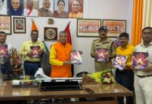 फर्रुखाबाद जेल को ‘5 स्टार रेटिंग’ दिलाने वाले अधीक्षक भीमसेन मुकुंद को मंत्री धर्मवीर प्रजापति ने किया सम्मानित