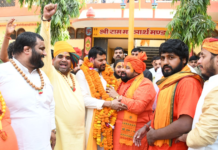 बृजभूषण शरण सिंह के समर्थन में आए अयोध्या के साधु