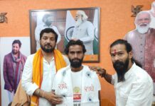 10 राज्यों में दर्शन कर लखनऊ पहुंचे अनिल पर्वतारोही ने कहा-मंत्री कौशल किशोर के नशामुक्ति अभियान को पूरे देश में पहुंचाऊंगा