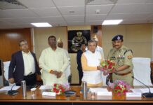 ‘वन जेल वन प्रोडक्ट’ पर करें फोकस,बंदियों द्वारा बनायी गयी वस्तुओं के मार्केटिंग पर ध्यान दें : धर्मवीर प्रजापति
