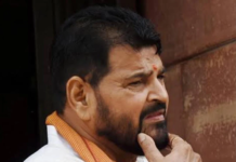 बृजभूषण खुद चुनाव लड़ने पर अड़े: पत्नी-बेटे को उतारने का प्रस्ताव ठुकराया