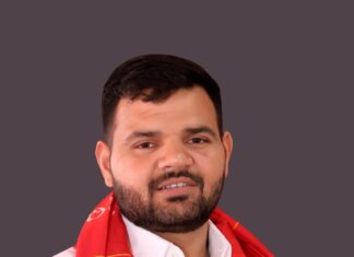 करण भूषण सिंह से जनता बोली- तोहरे बाप का जितावन,तोहरे महतारी का भी जितावन,अबसी तुहूं का वोट गांज देब, जिताय के भेजब…