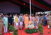 मुख्यमंत्री योगी ने फहराया झंडा: बोले – प्रगति, सुरक्षा और खुशहाली की यात्रा पर बढ़ चला है प्रदेश