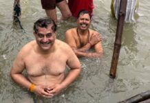 शिशिर ने बाइक की सवारी की, गंगा मईया में डुबकी लगायी और कुंभ को पूरी दुनिया में पहुंचाया…