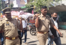 मानवता-पति फरार तब स्वजन संग तैयार कराई अर्थी को दिया कंधा,3 दिन से रखा था शव