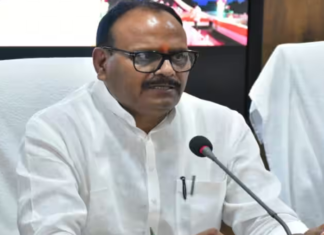 गुस्से में हैं डिप्टी सीएम : स्टेनो सस्पेंड, चतुर्थ श्रेणी कर्मचारी भी बर्खास्त