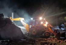 यूपी में भीषण धमाका: एक पल में उड़ गया पूरा घर, मलबे से लाशें निकालते समय कांप गए लोग