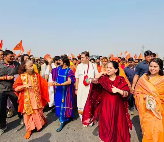 आगे-आगे जया किशोरी, पीछे-पीछे बागेश्वर बाबा…