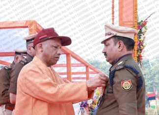 मुख्यमंत्री ने कमांडेंट डॉ. वेदपाल सिंह चपराना को राष्ट्रपति पदक से नवाजा