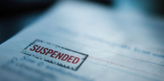 खड़ी गाड़ी को तेल पिलाने वाले जेई पर गिरी गाज, किया गया सस्पेंड