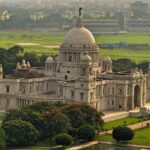 एक ऐसी कहानी जिसमें दीवारें खामोश हैं, लेकिन स्क्रीन बोल रही….