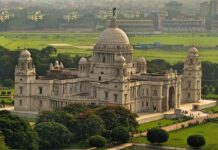 एक ऐसी कहानी जिसमें दीवारें खामोश हैं, लेकिन स्क्रीन बोल रही….