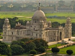 एक ऐसी कहानी जिसमें दीवारें खामोश हैं, लेकिन स्क्रीन बोल रही….