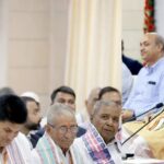 पहली उड़ान से लखनऊ आए जेवर के किसान हुए भावुक, बोले- सीएम ने निभाया हर वादा