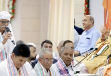 पहली उड़ान से लखनऊ आए जेवर के किसान हुए भावुक, बोले- सीएम ने निभाया हर वादा