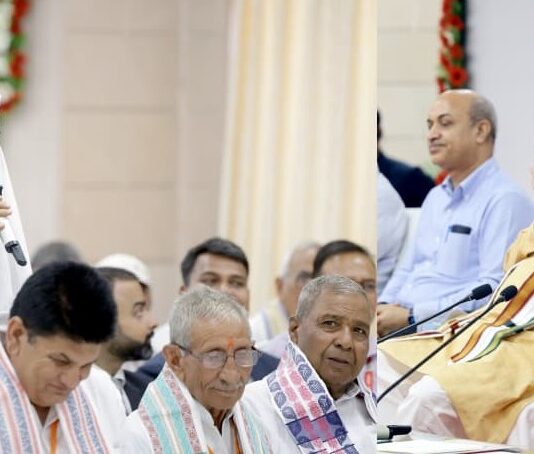 पहली उड़ान से लखनऊ आए जेवर के किसान हुए भावुक, बोले- सीएम ने निभाया हर वादा