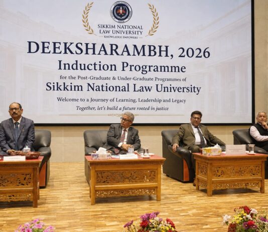 एसएनएलयू में ‘दीक्षारंभ 2026’ आयोजित, नए छात्रों का स्वागत