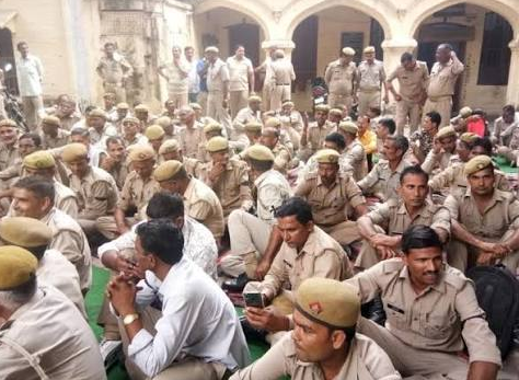 Breaking news- योगी राज में ‘करप्शन’ पर मौज करने वाले अफसरों पर मंत्री की मेहरबानी, सरकार की साख दांव पर