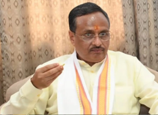 न गुरूर, न लहजे में बनावट, उनकी सादगी का ज़िक्र महफ़िल में बार-बार हुआ