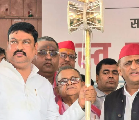 पवन पांडेय तारीख निकलवाइए हम सब पहुंचेंगे- अखिलेश