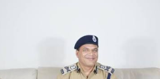 कमांडेंट प्रीति शर्मा की चौकन्नी निगाहों ने वसूलीबाज डॉॅक्टर को धर दबोचा,तीन लोग गये जेल